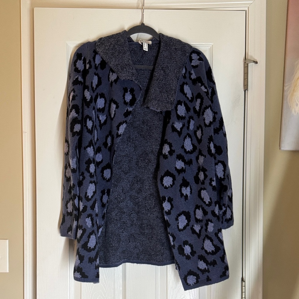 Elegant Navy Leopard Print Women's Cardigan